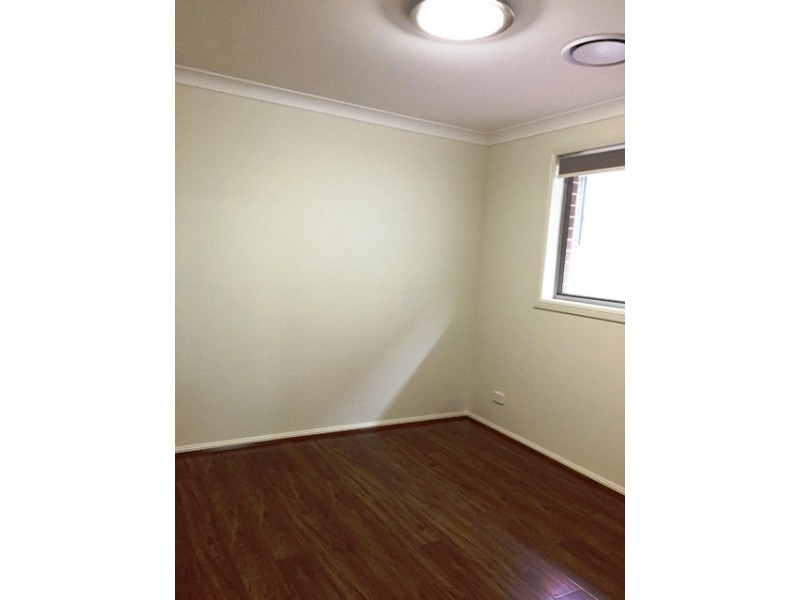 10 Little John Street, Middleton Grange NSW 2171