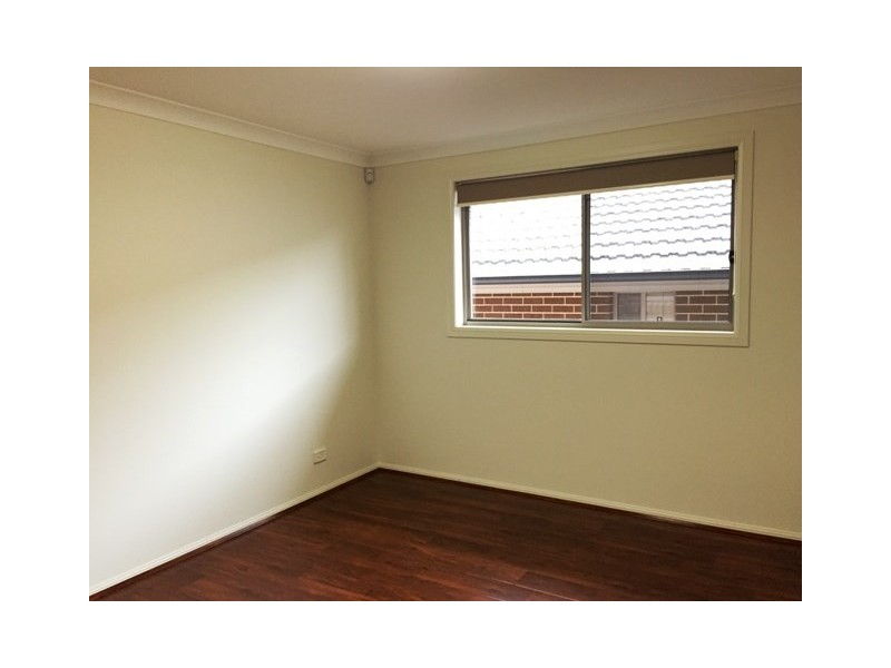 10 Little John Street, Middleton Grange NSW 2171