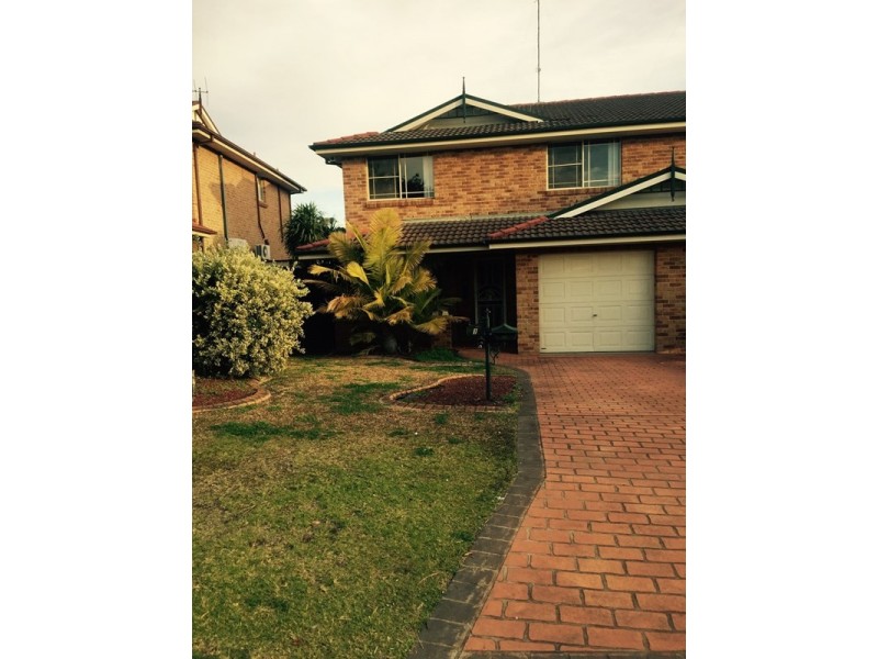 1/27 Lindeman Crescent, Green Valley NSW 2168