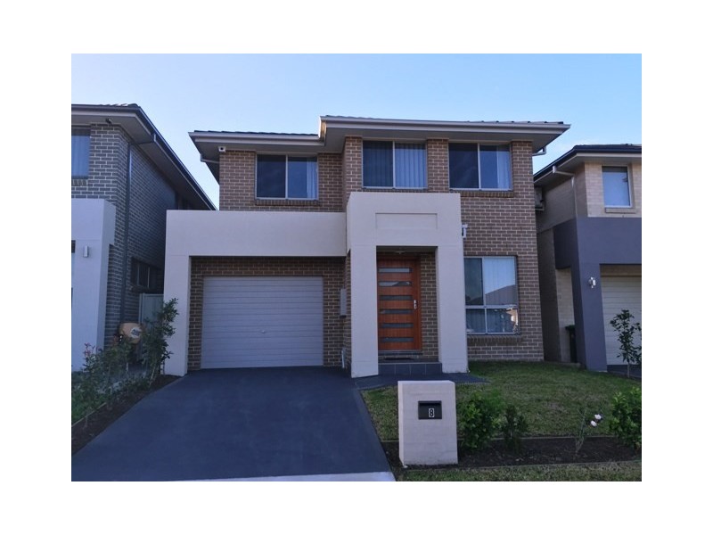 8 FOLLET Avenue, Middleton Grange NSW 2171