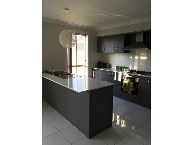 8 FOLLET Avenue, Middleton Grange NSW 2171