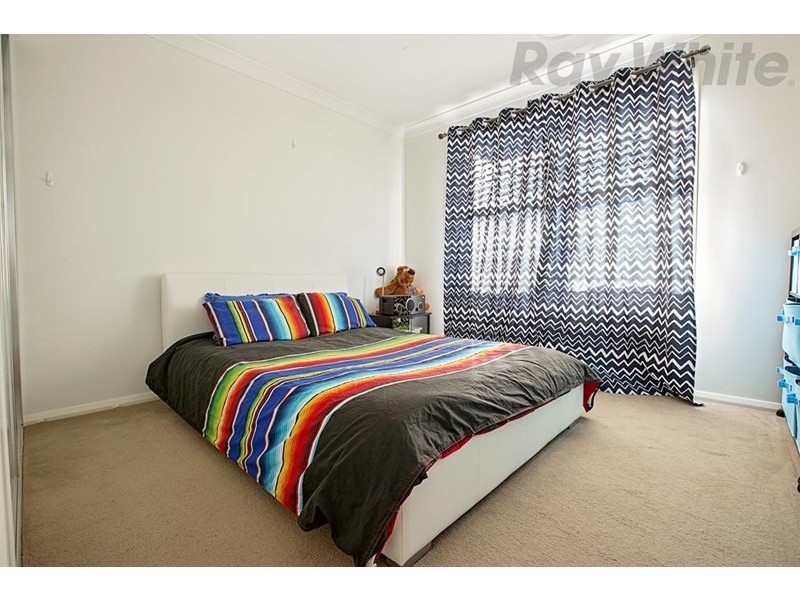 4 Glider Avenue, Middleton Grange NSW 2171