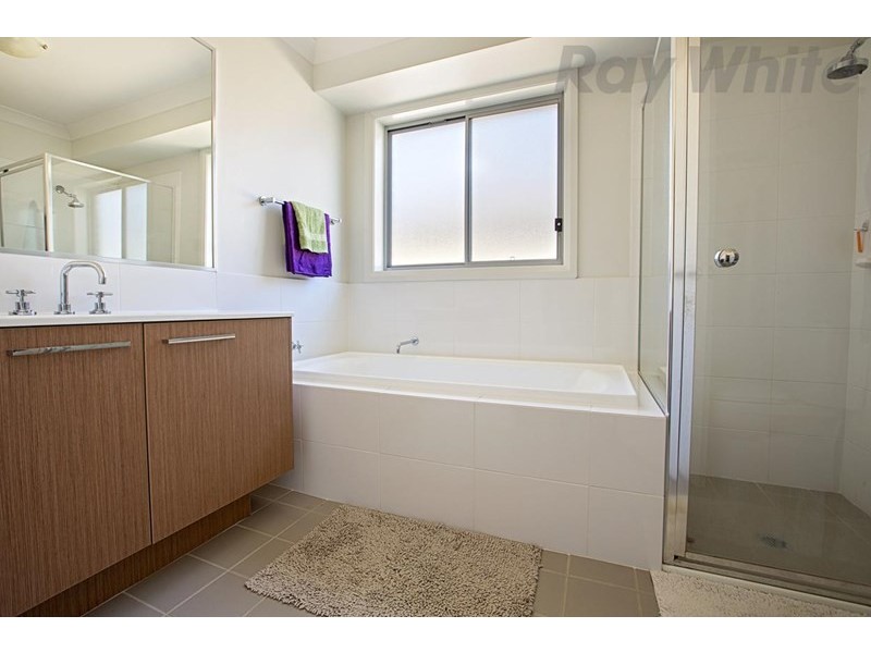 4 Glider Avenue, Middleton Grange NSW 2171