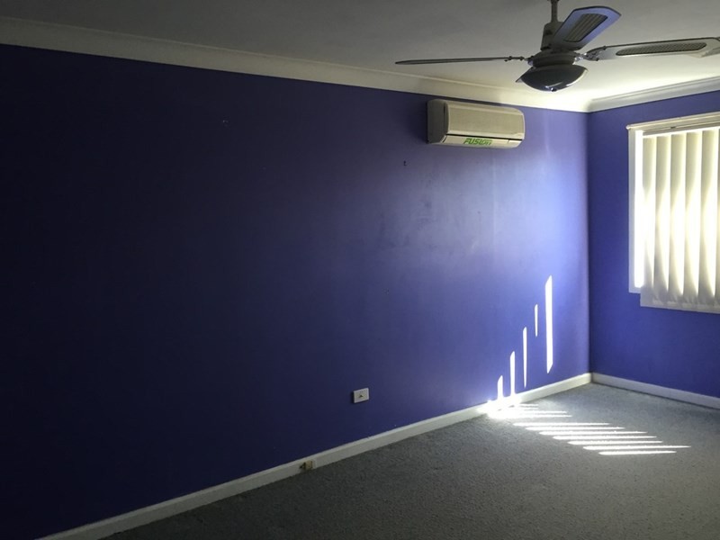 10 Holland Crescent, Casula NSW 2170