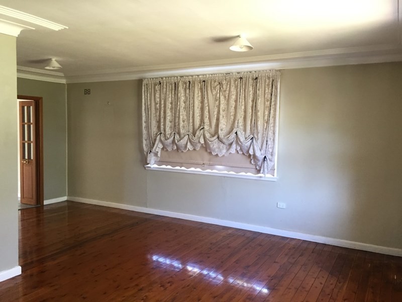 10 Holland Crescent, Casula NSW 2170