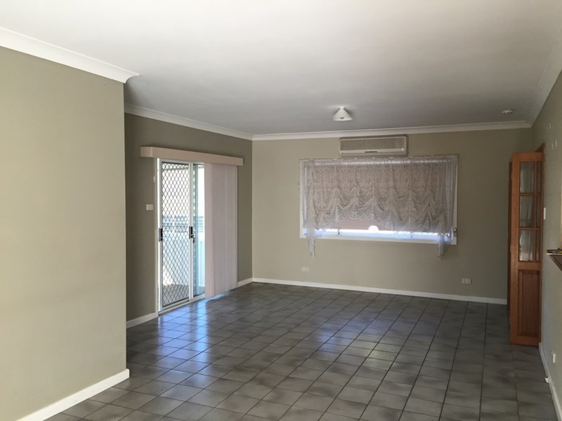 10 Holland Crescent, Casula NSW 2170