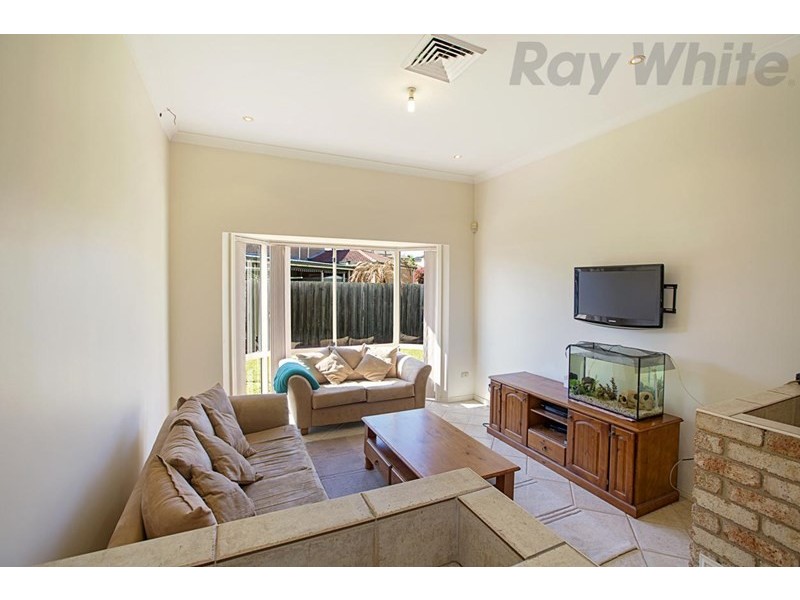 10 Brooman Street, Prestons NSW 2170