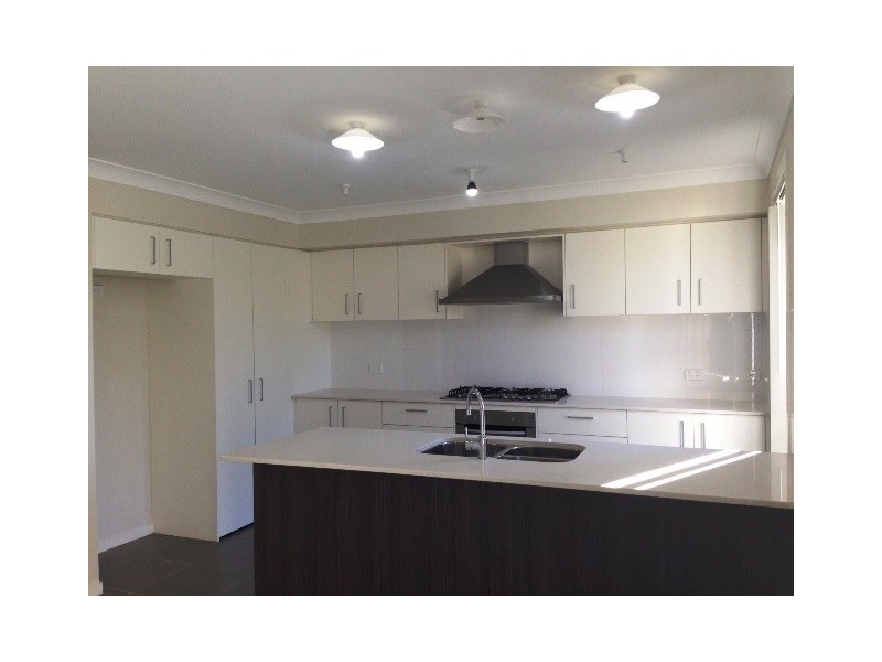 25 Follet Avenue, Middleton Grange NSW 2171