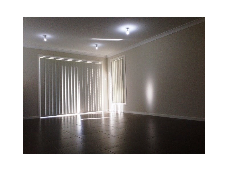 25 Follet Avenue, Middleton Grange NSW 2171