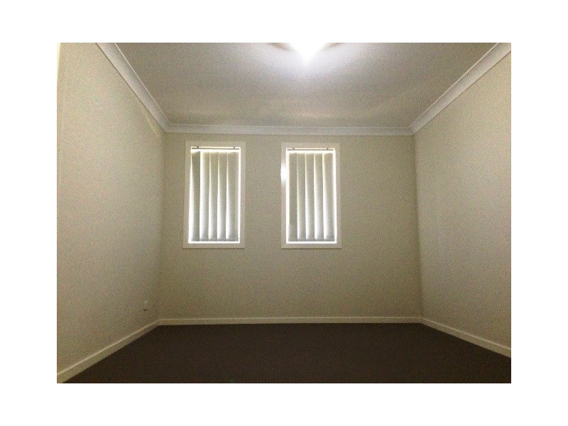 25 Follet Avenue, Middleton Grange NSW 2171