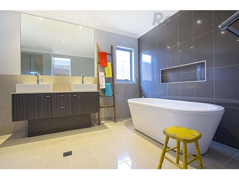 119 Pioneer Drive, Carnes Hill NSW 2171