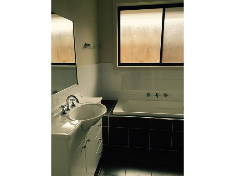 15 McIntyre Circuit, Middleton Grange NSW 2171