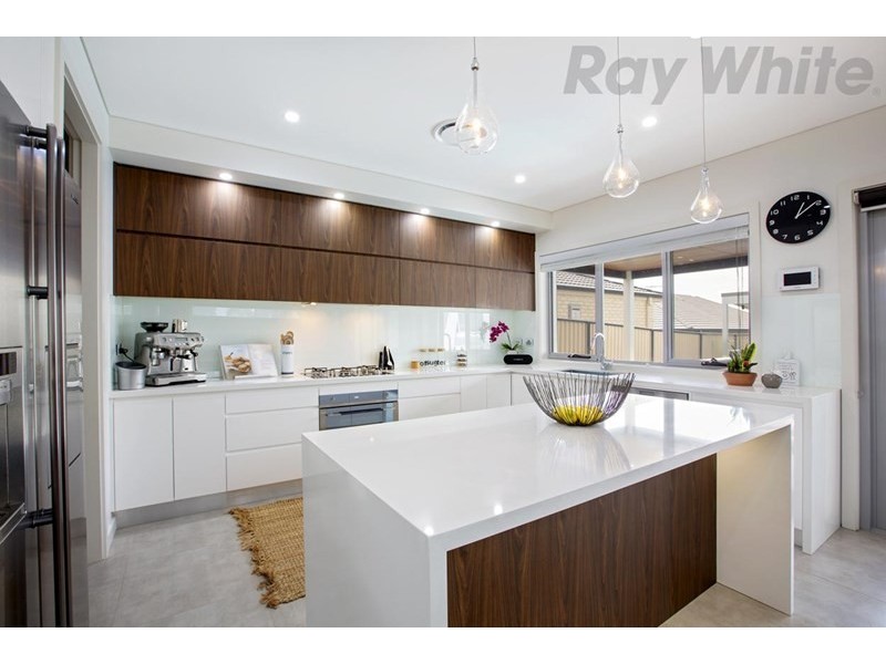 18 Brearley Avenue, Middleton Grange NSW 2171