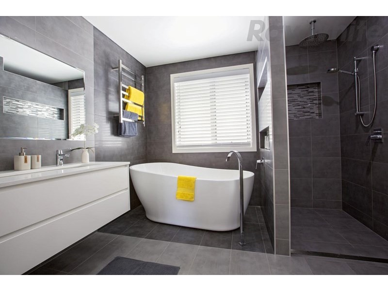 18 Brearley Avenue, Middleton Grange NSW 2171