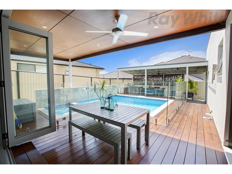 18 Brearley Avenue, Middleton Grange NSW 2171