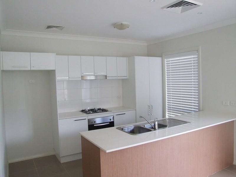 32 Hemsworth Avenue, Middleton Grange NSW 2171