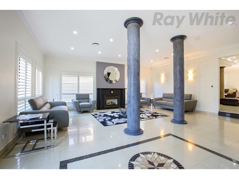 19 Harraden Drive, West Hoxton NSW 2171