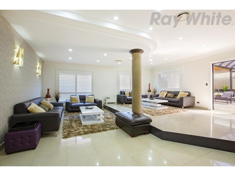 19 Harraden Drive, West Hoxton NSW 2171