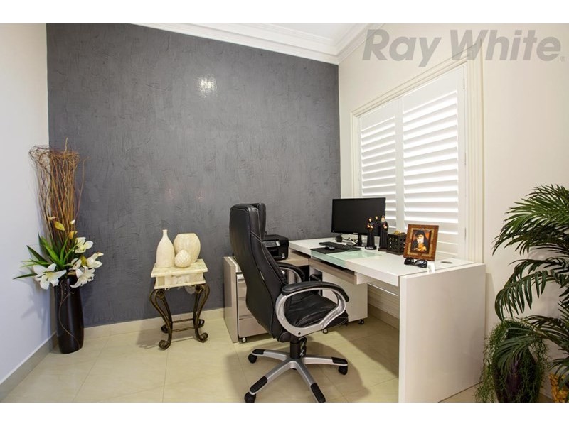19 Harraden Drive, West Hoxton NSW 2171