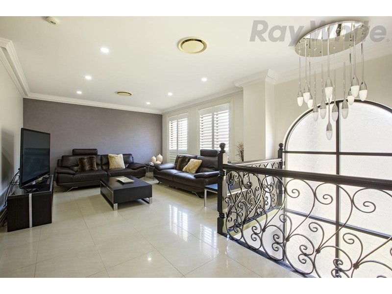 19 Harraden Drive, West Hoxton NSW 2171