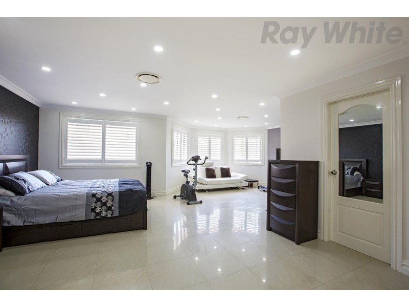 19 Harraden Drive, West Hoxton NSW 2171