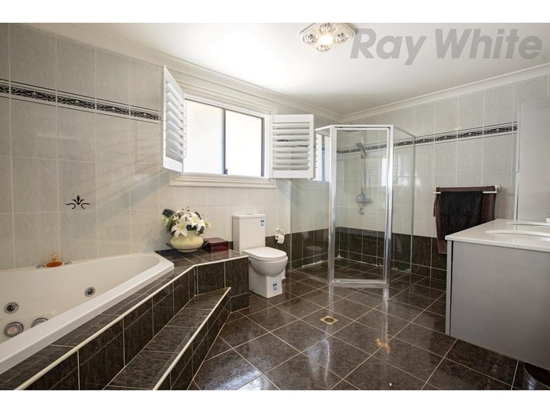 19 Harraden Drive, West Hoxton NSW 2171