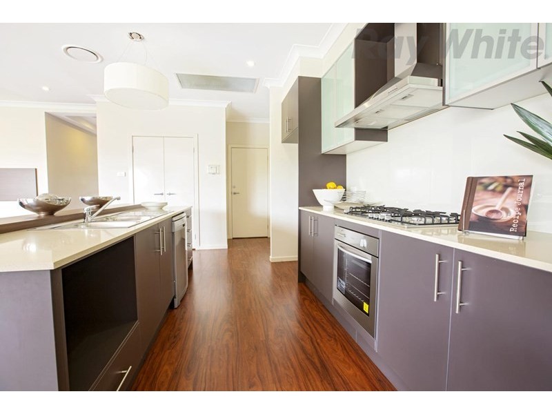 6 Bond Street, Oran Park NSW 2570