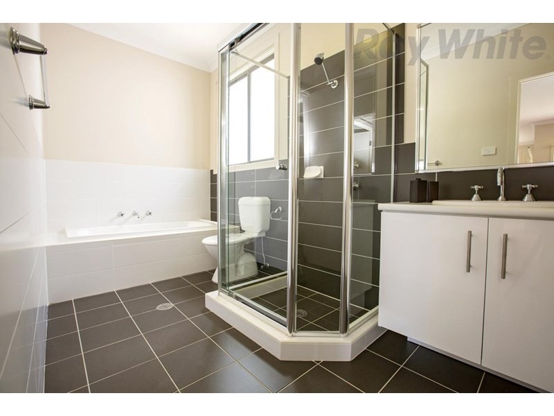 6 Bond Street, Oran Park NSW 2570