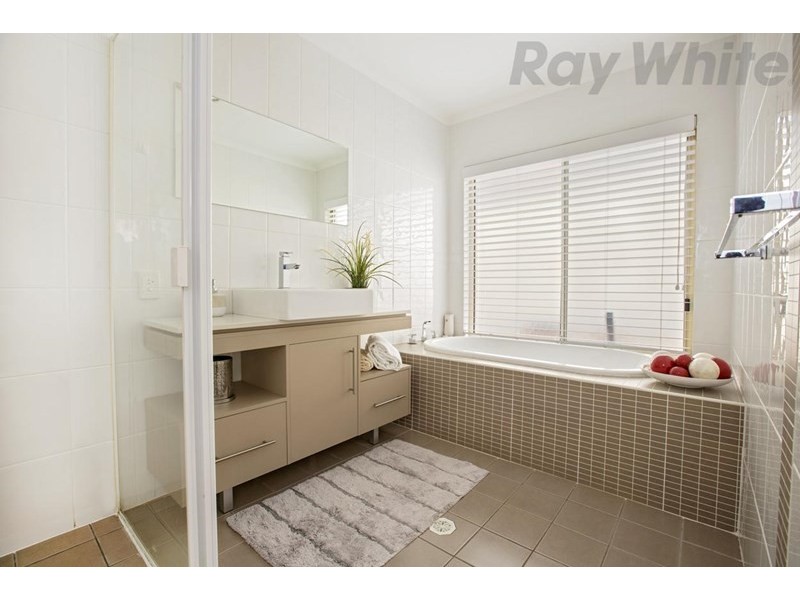 30 Carmichael Drive, West Hoxton NSW 2171