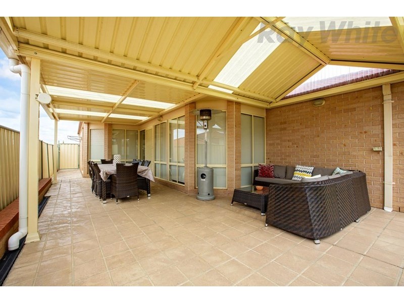 30 Carmichael Drive, West Hoxton NSW 2171