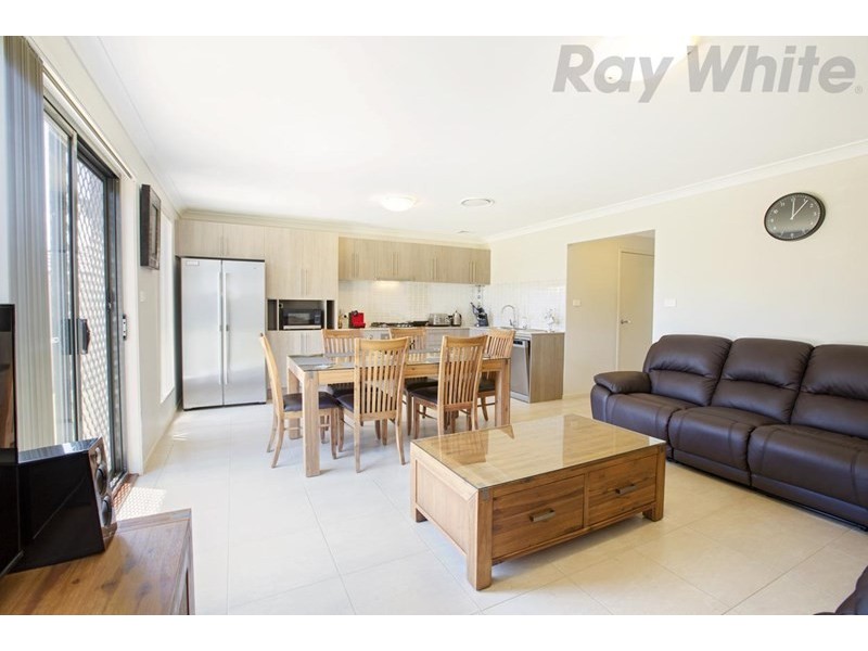 8 Merlin Street, Middleton Grange NSW 2171