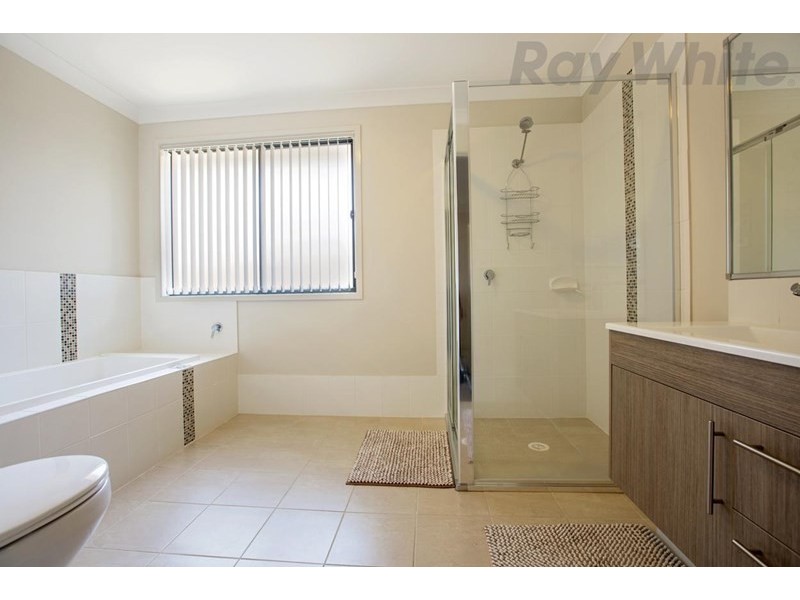 8 Merlin Street, Middleton Grange NSW 2171