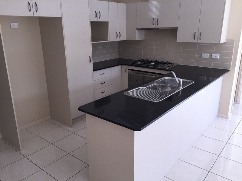 92 Hemsworth Avenue, Middleton Grange NSW 2171