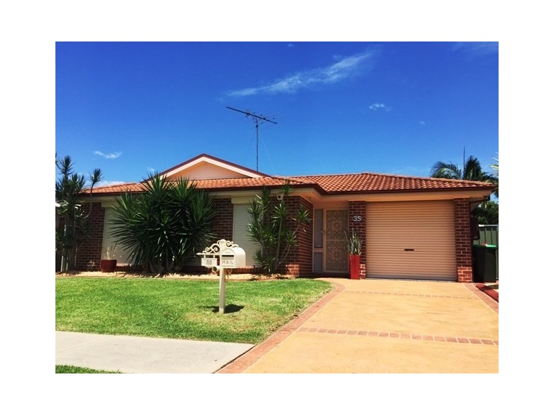 35 MERRIWA Avenue, Hoxton Park NSW 2171