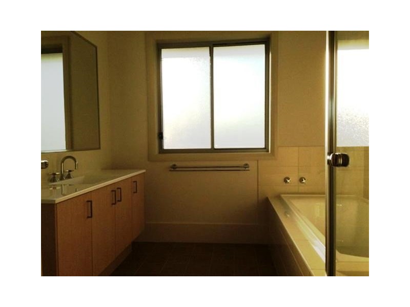 17 Grenada Avenue, Glenfield NSW 2167