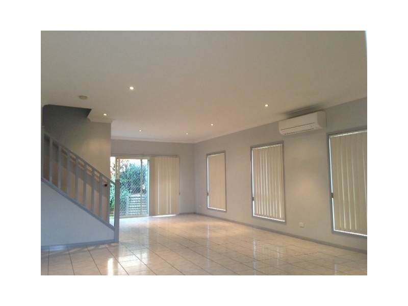 20 Blackburn Avenue, West Hoxton NSW 2171