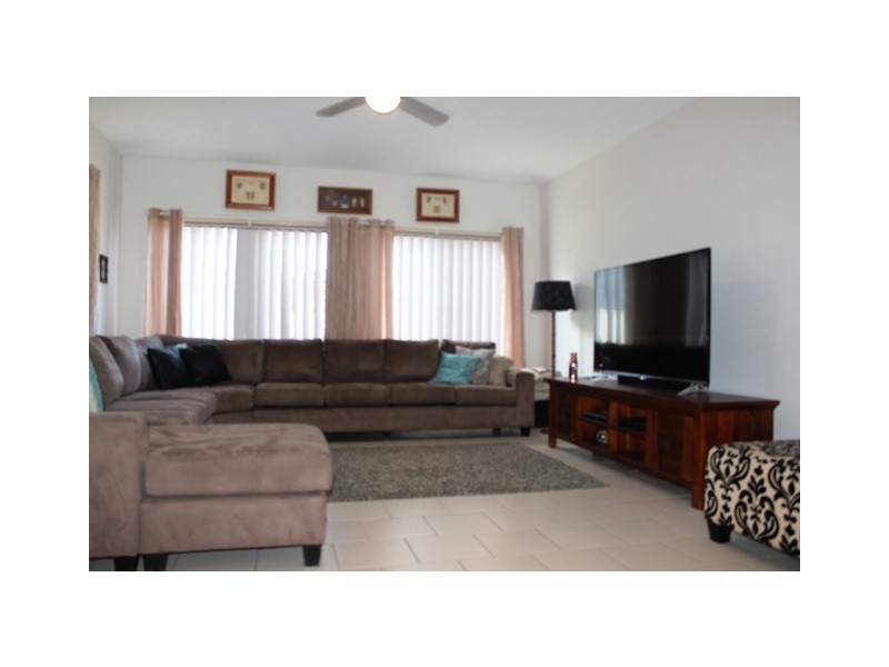 9 Ferraro Crescent, West Hoxton NSW 2171