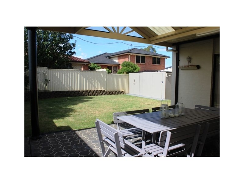 9 Ferraro Crescent, West Hoxton NSW 2171