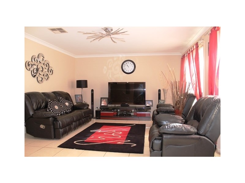 27b Mullenderree Street, Prestons NSW 2170