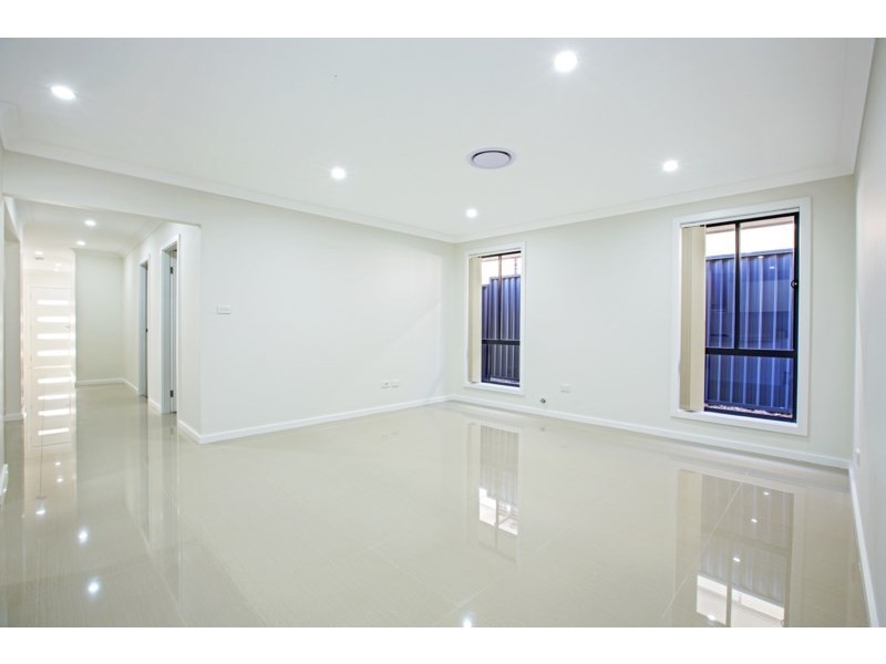 6 Thorpe Circuit, Oran Park NSW 2570