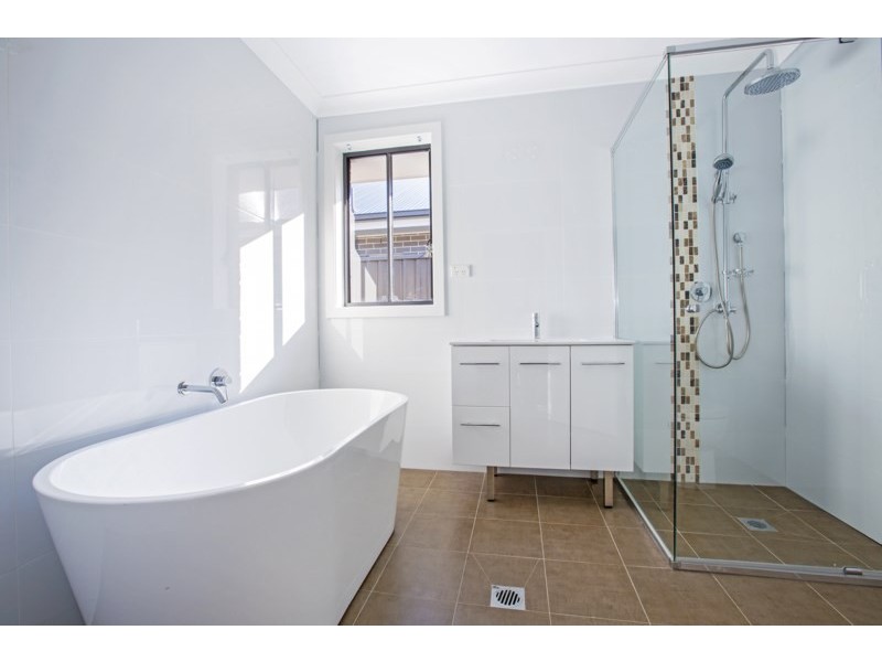 6 Thorpe Circuit, Oran Park NSW 2570