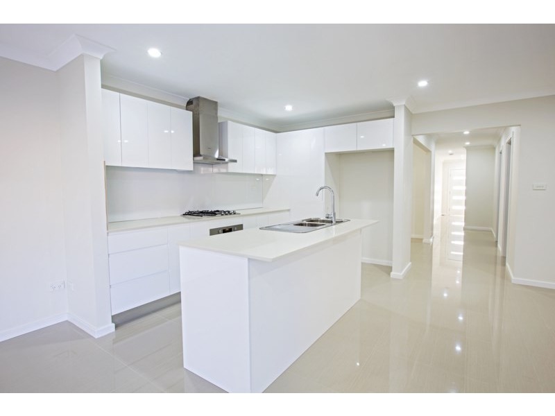 6 Thorpe Circuit, Oran Park NSW 2570