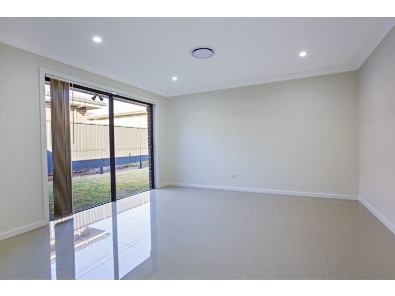 6 Thorpe Circuit, Oran Park NSW 2570