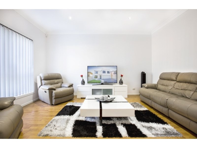 61 Wainewright Avenue, West Hoxton NSW 2171