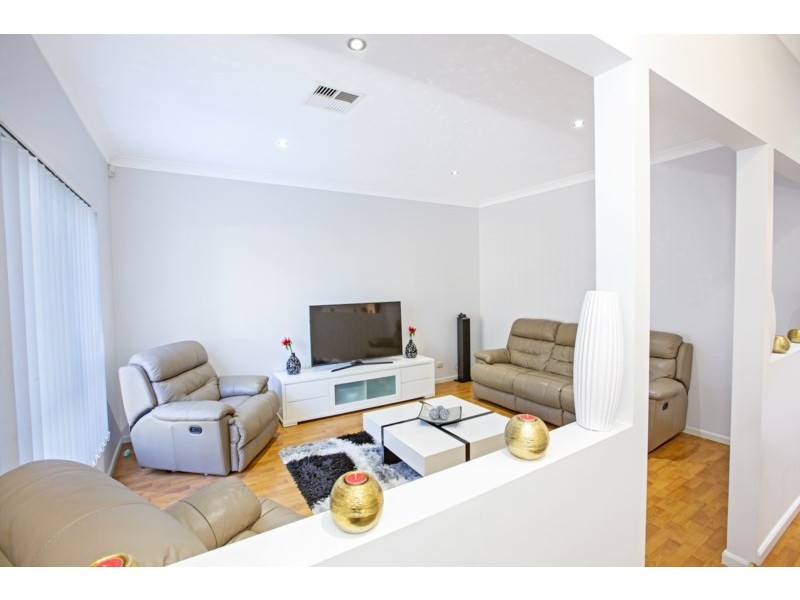 61 Wainewright Avenue, West Hoxton NSW 2171