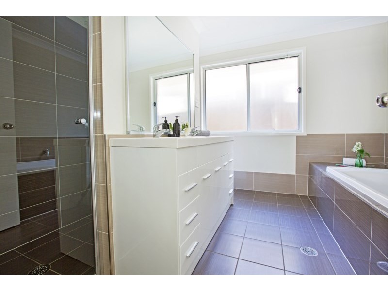 46 Charlie Street, Middleton Grange NSW 2171