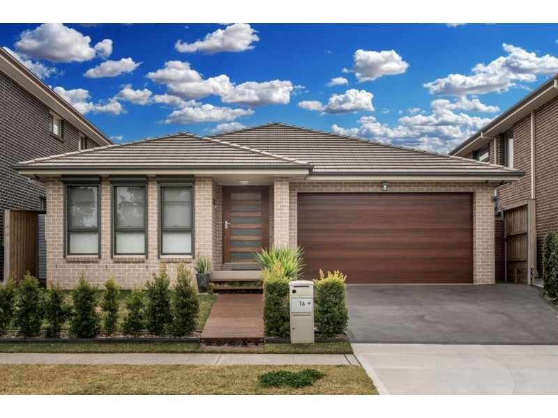16 Rosedale Circuit, Carnes Hill NSW 2171