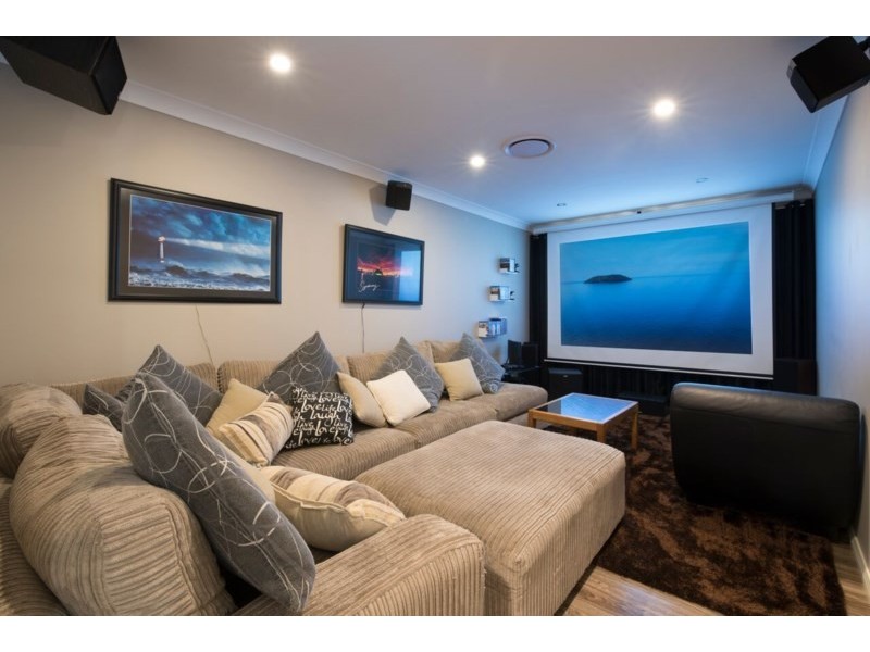 16 Rosedale Circuit, Carnes Hill NSW 2171