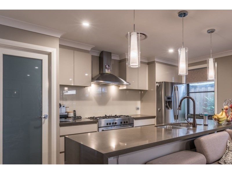 16 Rosedale Circuit, Carnes Hill NSW 2171