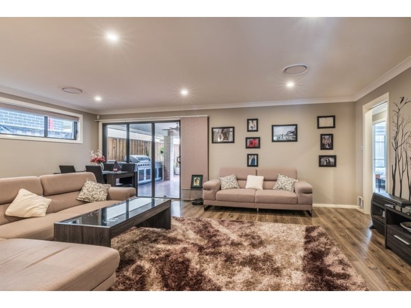 16 Rosedale Circuit, Carnes Hill NSW 2171